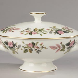 Cover bowl - Wedgwood - Hathaway Rose