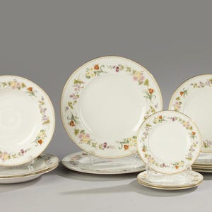Set of 13 Plates - Wedgwood - Mirabelle
