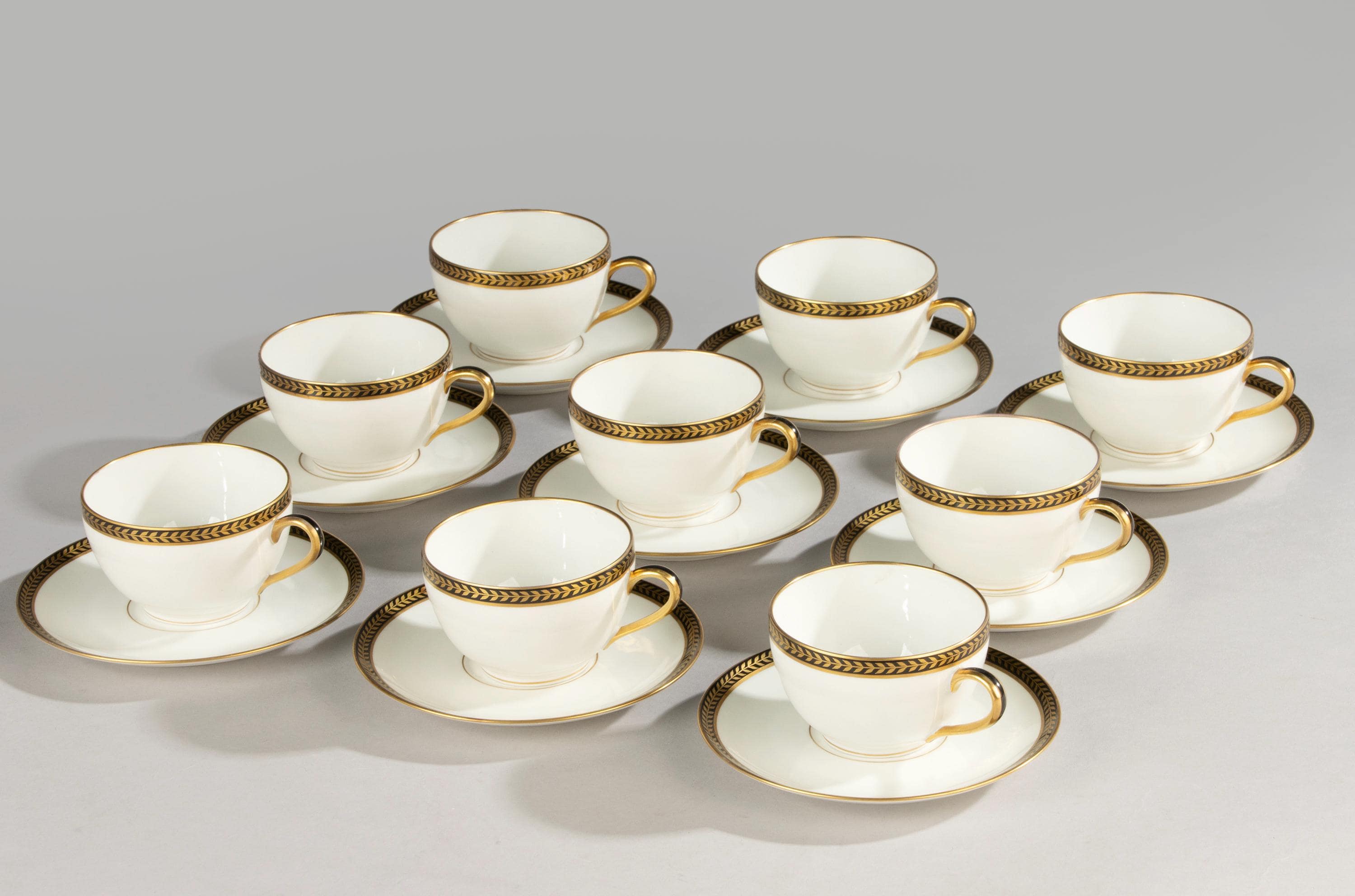 MAGNIFIQUE BOÎTE BONBONNIÈRE Ovale Porcelaine De Limoges Dorée À Fleurs Bleues EUR 8,00