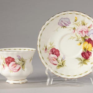 Teacup - Royal Albert - Flower of the Month - April