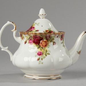 Tea Pot - Royal Albert - Old Country Roses