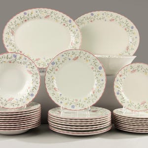 Juego de comedor de 33 piezas - Johnson Brothers - Summer Chintz
