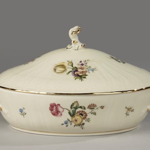 Lidded Dish - Royal Copenhagen - Frijsenborg