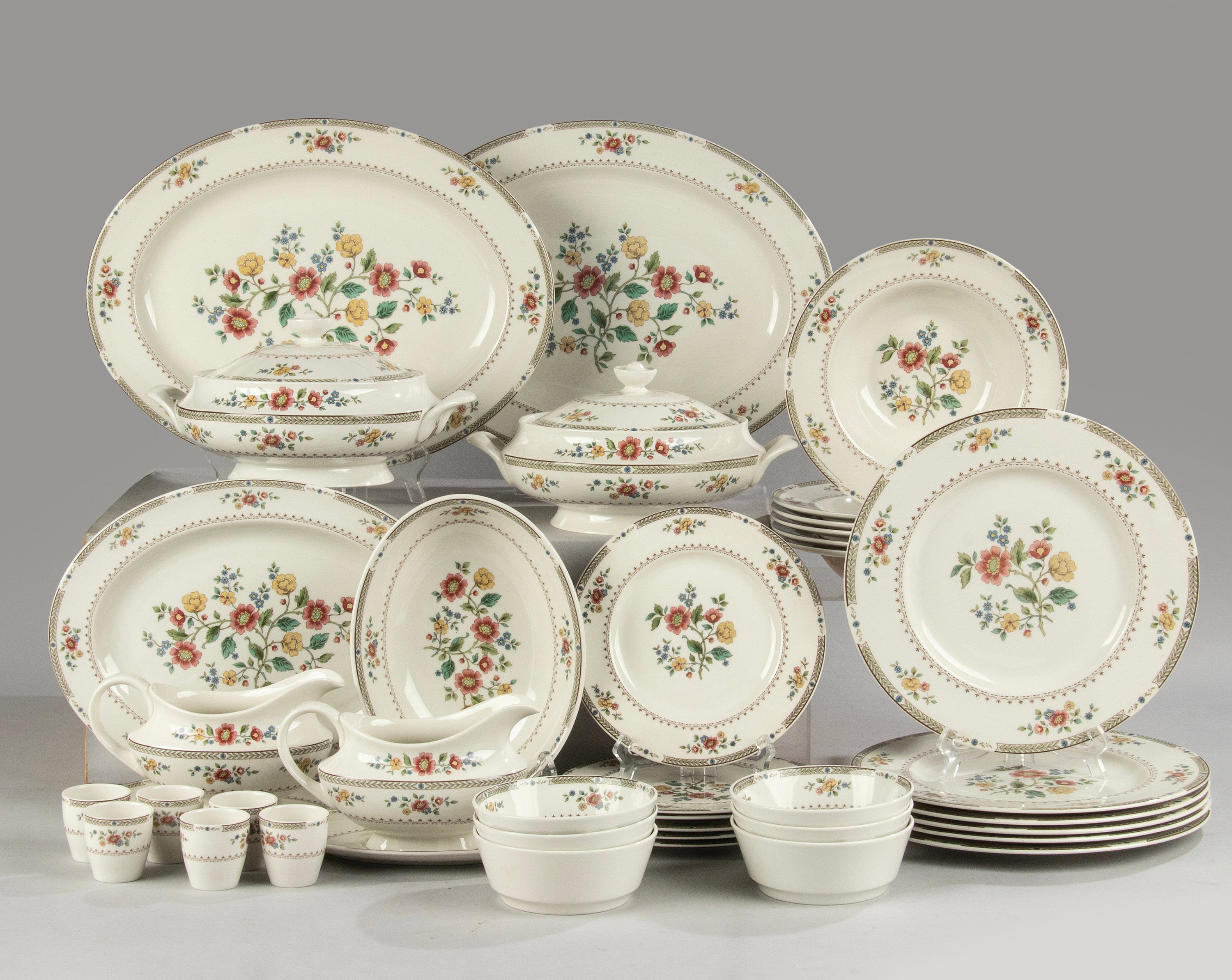 ロイヤル ドルトン　キングスウッド ボウル＆プレート　5セット 37-piece Set Dinnerware - Royal Doulton - Kingswood - Etsy Canada
