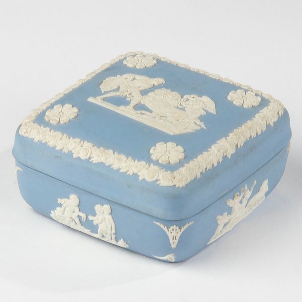 Biscuit Porcelain Box - Wedgwood - Jasperware