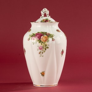 Lidded Vase - Royal Albert - Old Country Roses