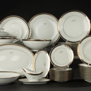 Servizio da tavola da 45 pezzi - Limoges - Con monogrammi N.G.