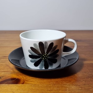 Arabia Finland Lea Hand Painted Tea Cup by Esteri Tomula