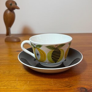 Arabia pomona tea cup coffee cup by Esteri Tomula in Excellent condition