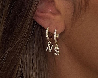 Boucles d'oreilles Gold Initial Hoop, Gold Huggie Hoops, Boucles d'oreilles personnalisées, Boucles d'oreilles Lettre minimaliste, Boucles d'oreilles Alphabet, Boucles d'oreilles Double Piercing