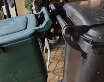 Fox & Badger Proof Caddy Bin Holder – Secure Wheelie Bin Mount for Outdoor Waste