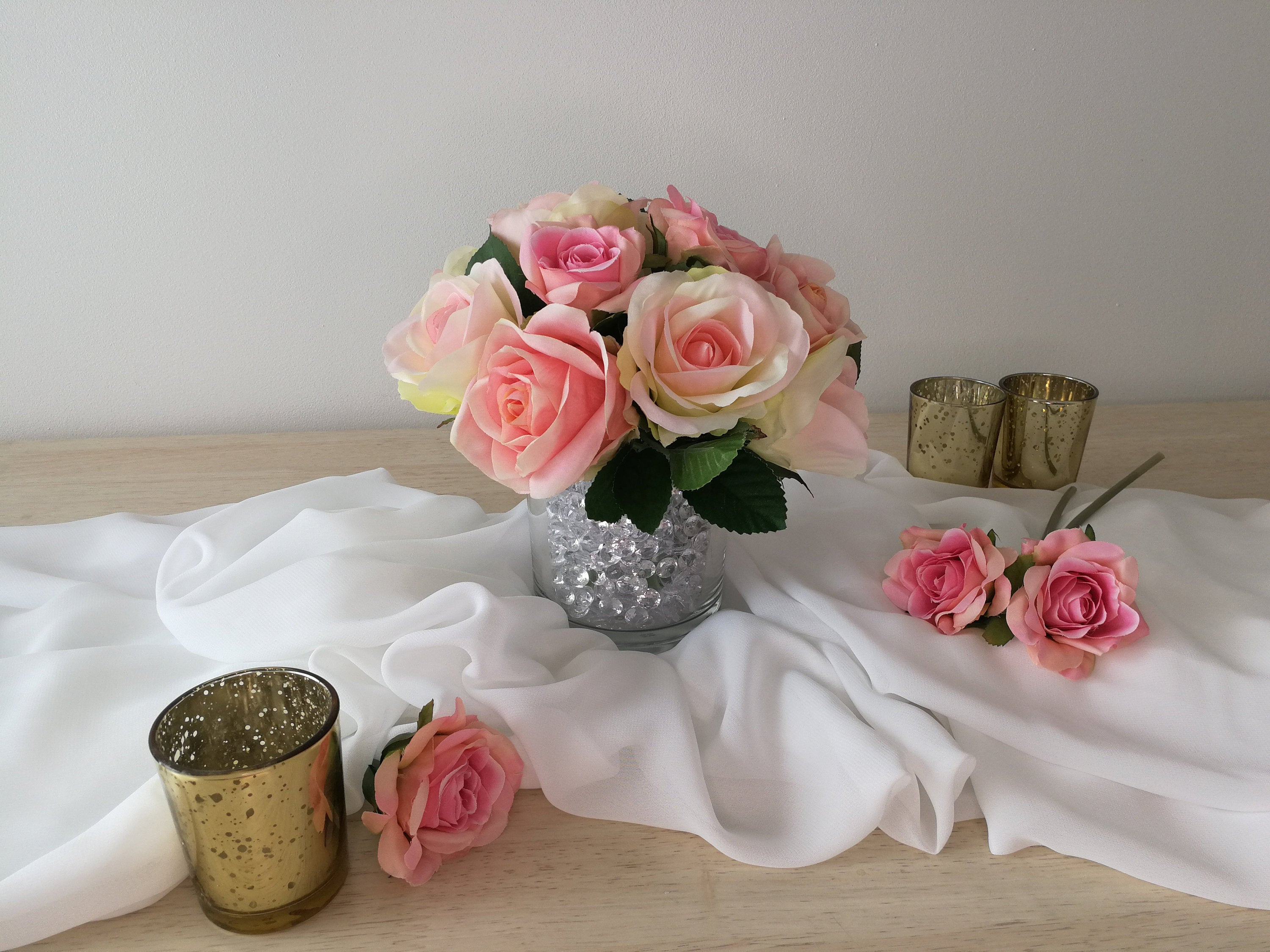 Bouquet de Rose Artificielles Dans Un Vase Diamants