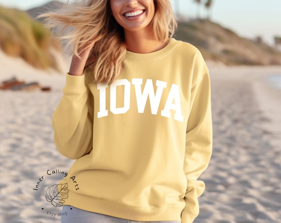 Vintage iowa sweatshirt hot sale