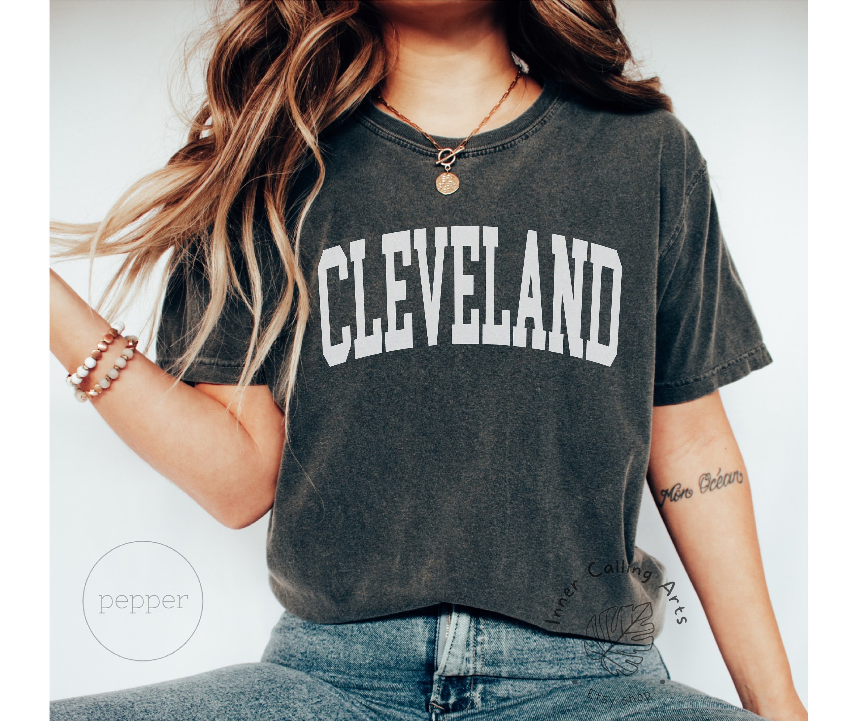  Womens Retro Cleveland Ohio Cityscape Red Hexagon Graphic  V-Neck T-Shirt : Sports & Outdoors