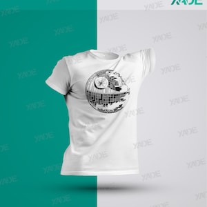 K&ouml;nnte beinhalten: Wei&szlig;es T-Shirt mit einem schwarz-wei&szlig;en Motiv des Todessterns aus Star Wars.