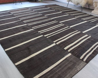 Alfombra Kilim a rayas, Alfombra a rayas vintage, Alfombra Kilim a rayas boho, Alfombra Kilim a rayas en blanco y negro / N-863 /