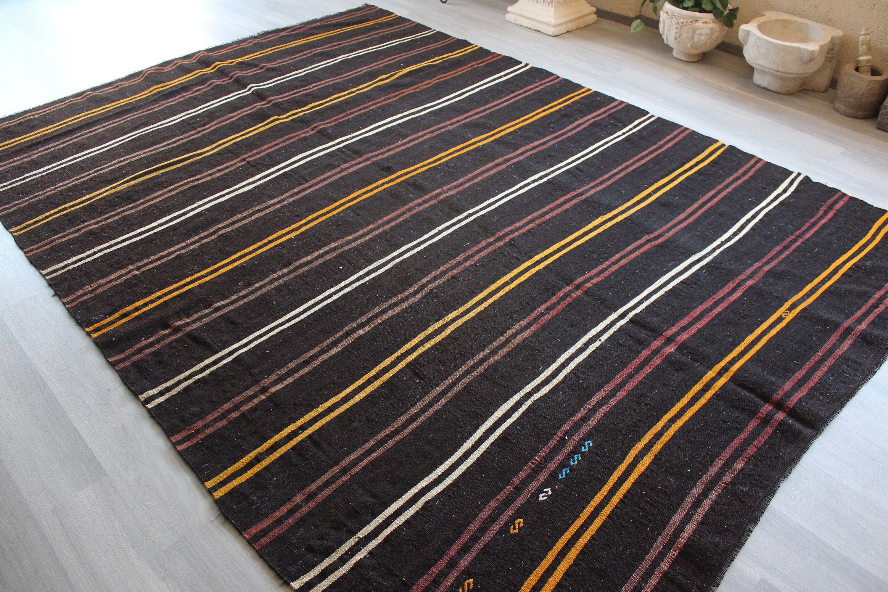8'x12'、ヴィンテージ ラージ キリム、ブラック キリム ラグ