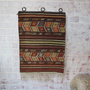 Kelim Wandbehang, Ethno Wand Accessoire, handgewebte Boho Wanddekor / WH-77 / 27x41 inches mit Fransen