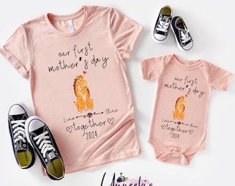 Notre première fête des mères, prénoms personnalisés pour maman et bébé, t-shirt girafes mignons, grenouillère, cadeau assorti, t-shirt pour la fête des mères, fête des mères