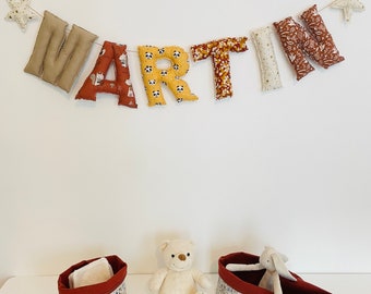 Guirlande de lettre en tissus pour chambre d’enfant ou bébé, thème terracotta marron doré et moutarde. Guirlande prénom