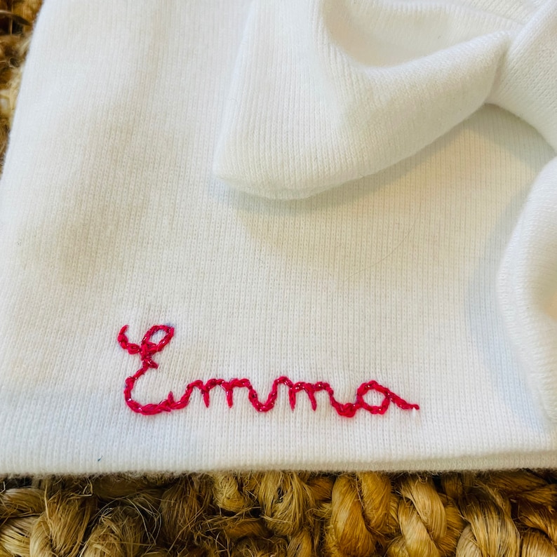 Hand-embroidered bow bonnet with first name for baby girl, matching mittens image 4