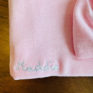 Hand-embroidered bow bonnet with first name for baby girl, matching mittens image 9