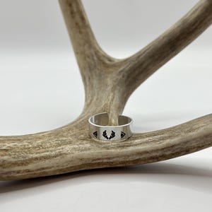 Thin Band Rings