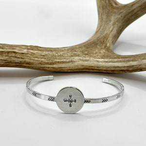 Dainty Circle Bracelet