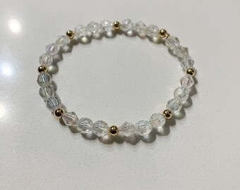 Klare Perlen Armband mit 4mm Gold Akzent Perlen