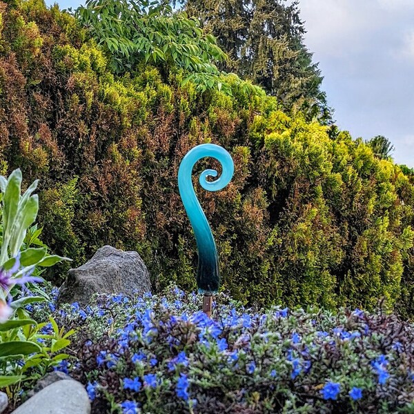 MALA #872 turquoise/jade 2 tone Fiddle Stick Curly Glass Garden Yard Art, hand blown, Outdoor Sculpture Decor