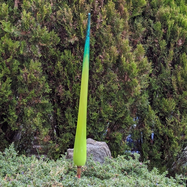 MALA #740 lime/jade 2 tone opaque fade to transparent Glass Garden Spear Yard Art, hand blown, Outdoor Sculpture Decor