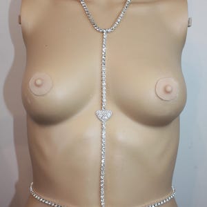 Bröstsele med strass och diamanter, vackert hjärtsmycke