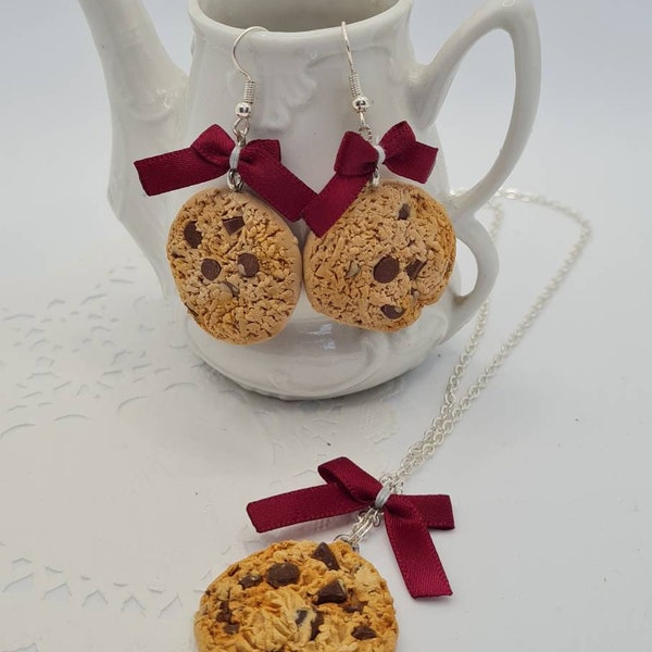 Ensemble de sautoir et boucles d'oreilles cookie