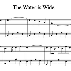 Op de afbeelding: Partituur voor het traditionele volkslied "The Water is Wide", gearrangeerd door Felix Sun. De muziek is geschreven in C-majeur en heeft een eenvoudige melodie met een vloeiende ritme.