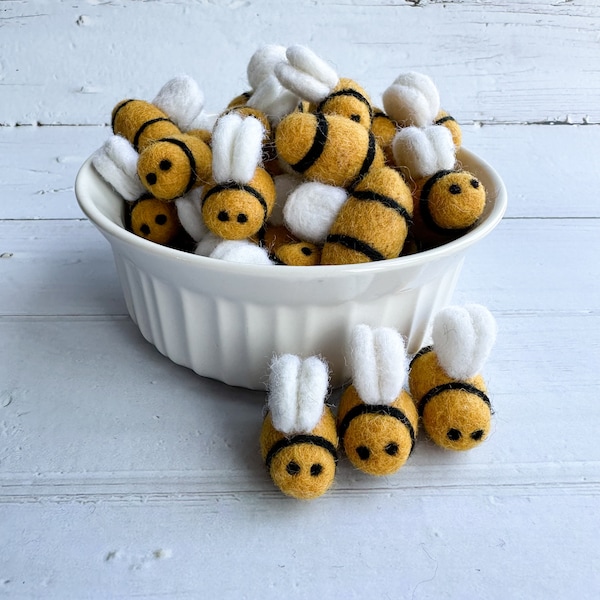 1 Felt Bee - 3cm | Honey Bee, Bee Day, Bee Crafts, Bee Decor, Flisat Table, Small World Play, Montessori, Loose Parts, Sensory Play, Felt