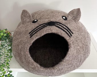 Filz Katzengesicht Katzenhöhle / Haustierbett | Eco Haustierbett, Katzenspielzeug, Haustierdekor, Haustierbett, Katzenzubehör, handgemacht, Wollkatzenbett