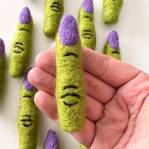 1 Felted Halloween Witch Finger - 8cm| witch, spooky decor, Halloween decor, sensory bin, sensory play, Halloween party, witch decor, flisat