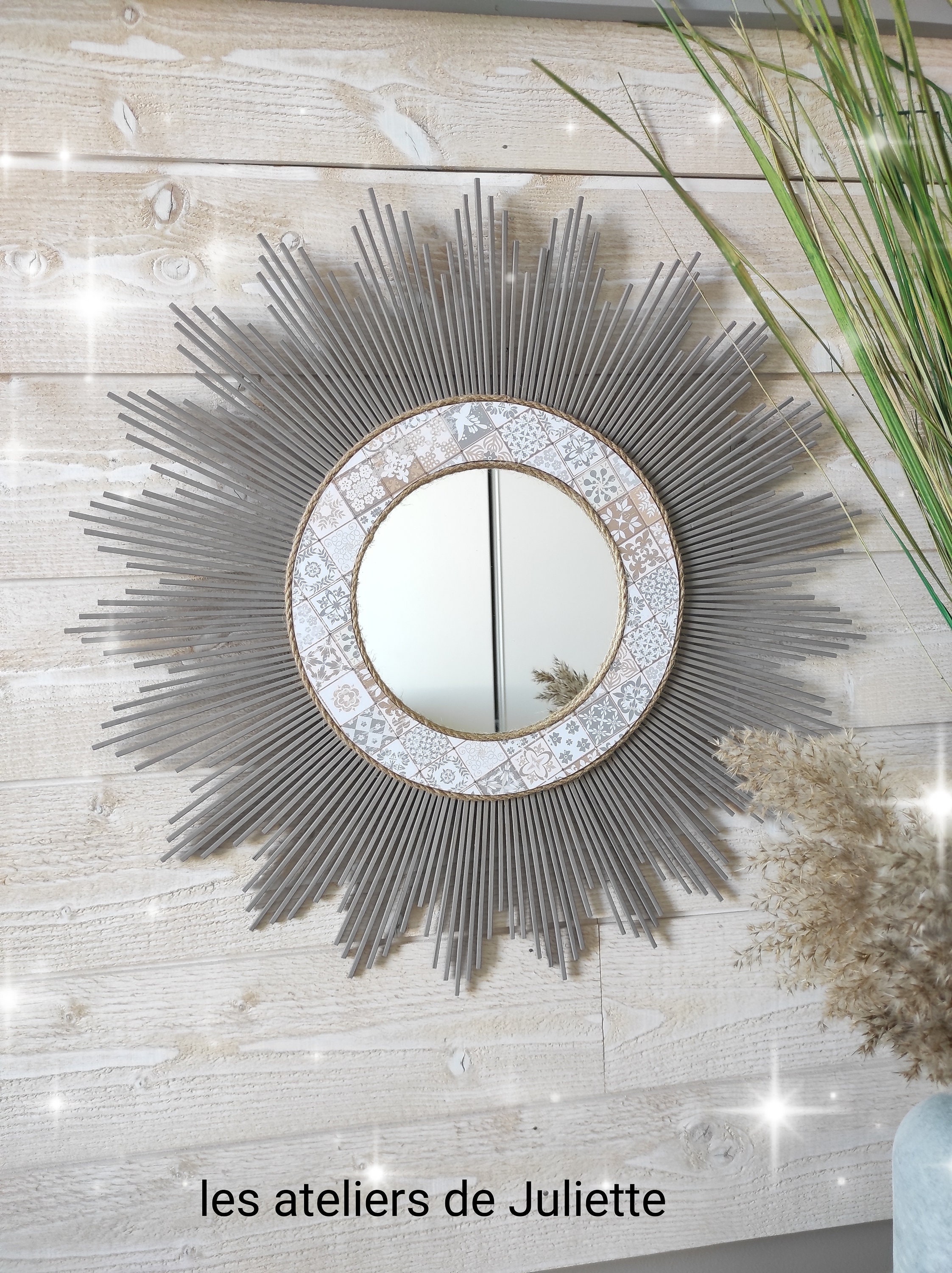 Miroir Rond en Bois Naturel Teinté de Gris, Cerné Cordes et d'un Imprimé Durci