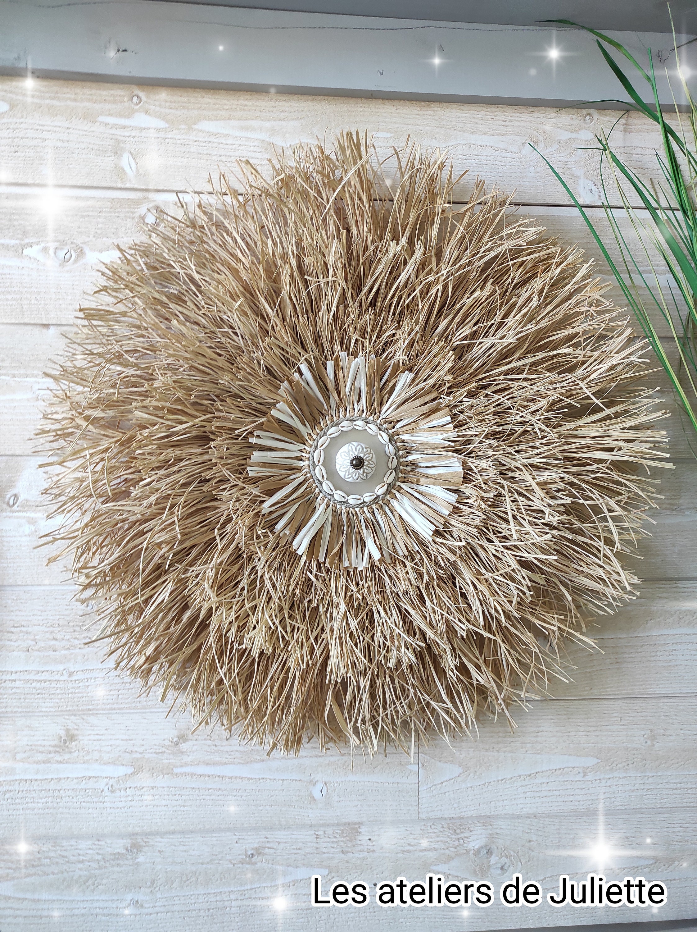 Jujuhat en Raphia Naturel Disposé sur 4 Niveaux, Très Bohême et Chic.