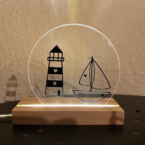 LED-Acryl-Leuchturmlampe ,Segelboot auf Holzsockel,ideales Geschenk für Küstenliebhaber, maritimem Flair, MaritimeEinrichtung,LEDBeleuchtung