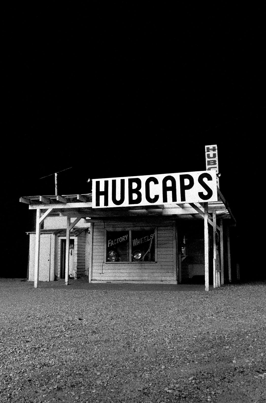 Hubcap Store in Saugus CA at Night. Etsy UK
