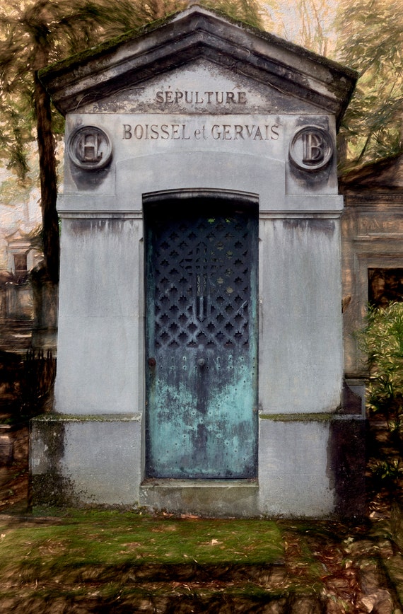 Dark tomb in the Père Lachaise cemetery in Paris.