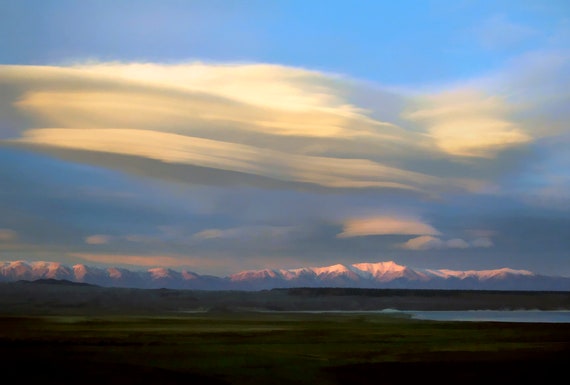 A lenticular cloud over the White Mountains of California.