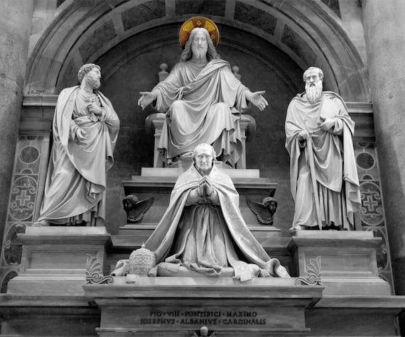 Monument to Pius VIII inside St. Peters Cathedral.