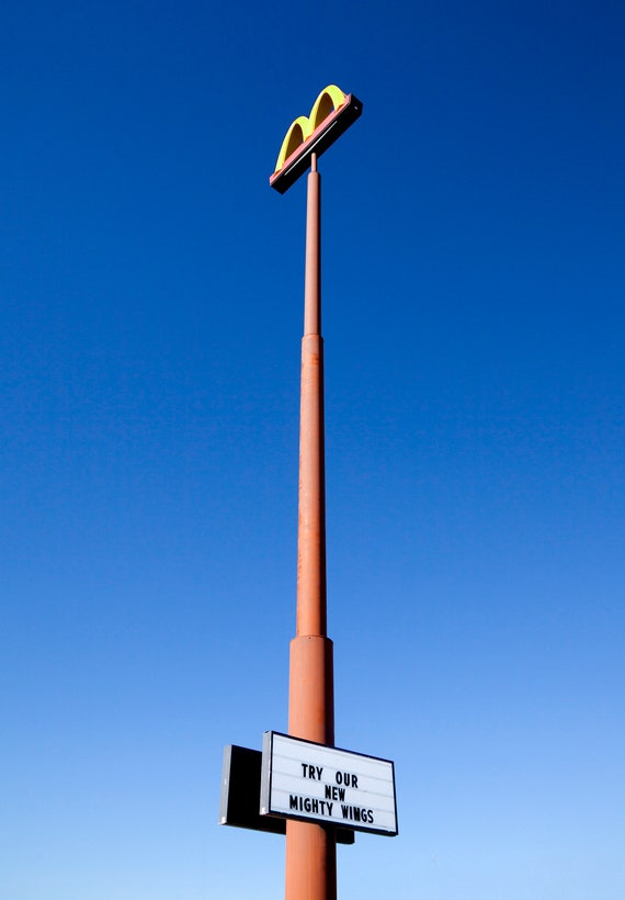 Highway McDonalds sign on a very tall pole.