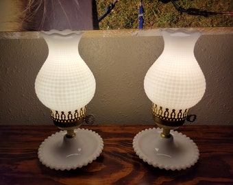 1960s Table Accent Lamp Vintage Milk Glass Boudoir Bedroom Nursery Lamp Milk Glass Lamp wSilver Metal Fittings Little Girl/'s Bedroom