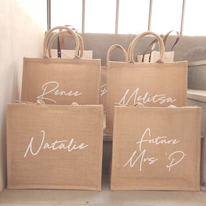 Jute draagtas op maat gemaakte jute tas jute strandtas bruidsmeisje gepersonaliseerde jute tas bruid gepersonaliseerde bruidsmeisje tas