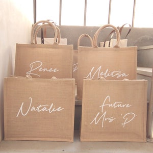 Jutebeutel Personalisierte Brautjungfer Geschenk Tasche Benutzerdefinierter Name Junggesellinnenparty Strand Jutetasche Mutter der Braut Hochzeit Gefälligkeiten geschenke für sie