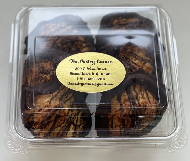 Gourmet Bakery Fresh N.Y Chocolate Dipped Coconut Macaroons by The Pastry Corner Bild 3