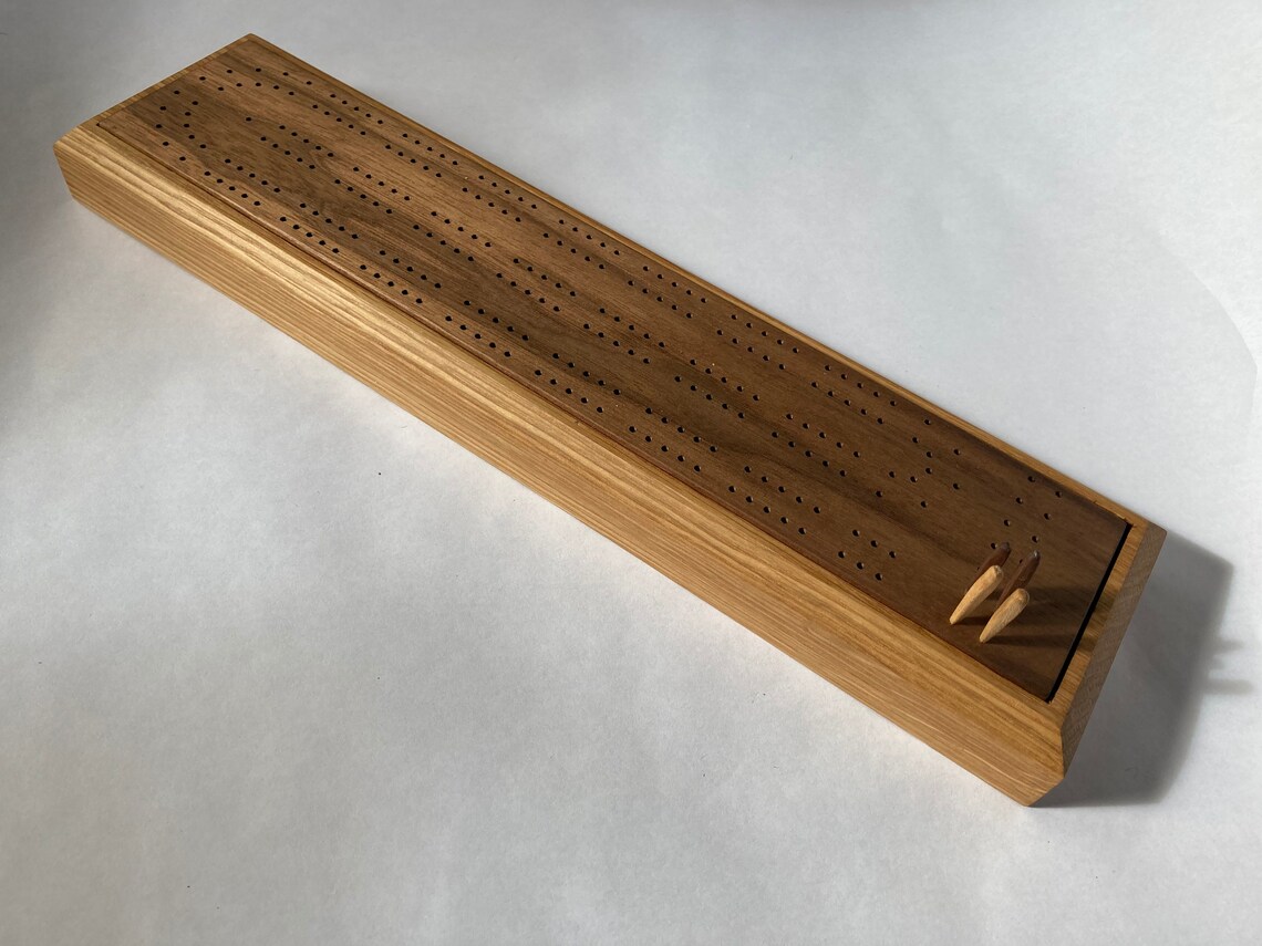 Tablero de Cribbage Hickory hecho a mano con tarjeta y | Etsy